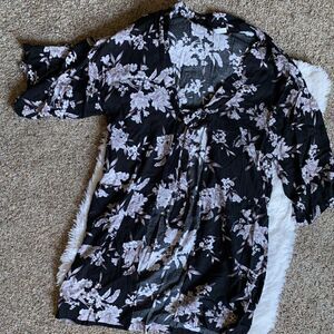 Spiritual Gangster Black Floral Kimono Size One Size‎